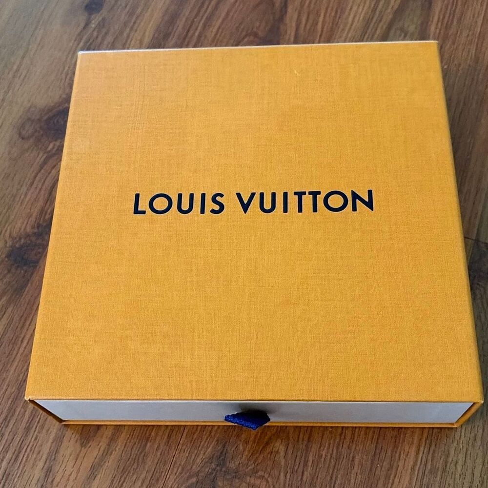 Louis Vuitton box orange blue